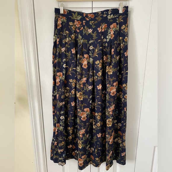 herman geist Dresses & Skirts - Herman Geist Vintage Floral Print Maxi Skirt Navy Wildflowers Print Size 12